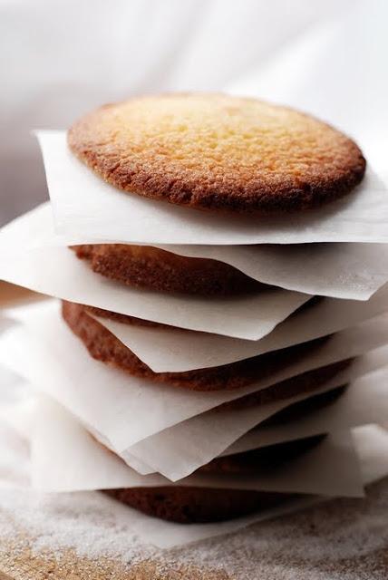 Le vendredi c'est retour vers le futur et des fois le samedi… Des biscuits à ne presque ne rien faire qu'à les dévorer ! Mes snicker'doodles !!! Le vendredi c'est retour vers le futur et des fois le samedi… Des biscuits à ne presque ne rien faire qu'à les dévorer ! Mes snicker'doodles !!!