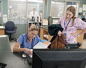 Critiques Séries : Nurse Jackie. Saison 5. Episode 2. Luck of the Drawing. nurse-jackie-season-5-episode-2-luck-of-the-drawing-1.jpg