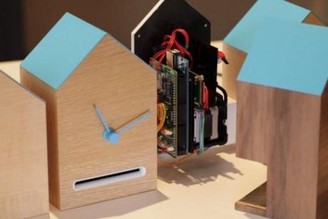 #Flock : l’horloge qui chante pour annoncer un Tweet BERG-horloge