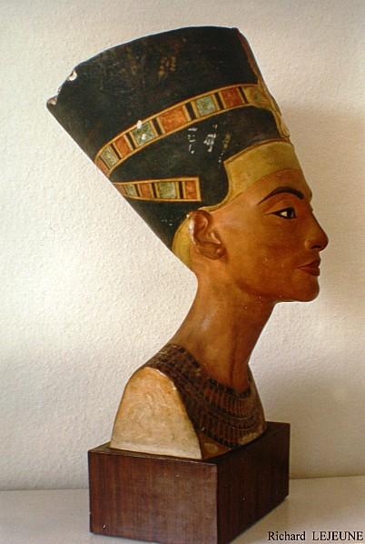 Buste-de-Nefertiti---Copie-de-Berlin.jpg