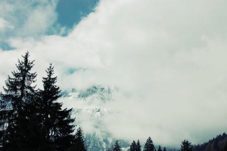 Vallorcine neige-paysage-montagne-sapins-vallorcine-hiver-ciel-bleu