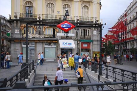 Une station et une ligne de métro Vodafone à Madrid Metro_de_Madrid_-_Sol_01