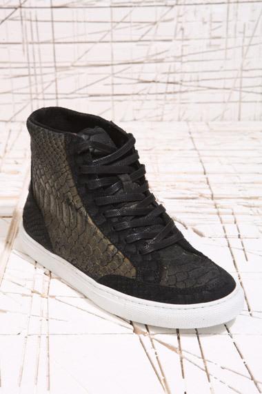 24h de promo chez Urban Outfitters 5313441774512_Black_l1