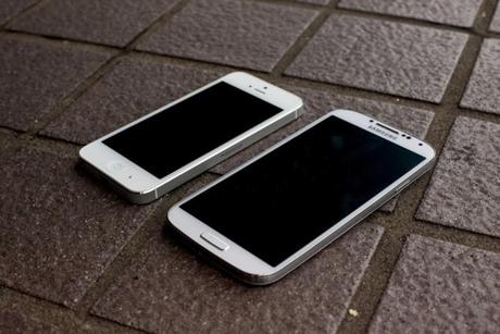 Drop Test Galaxy S4 Vs iPhone 5...