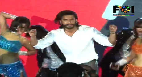 Gangnam Style Vs Bollywood : la promo étrange du Galaxy S4 en Inde Screenshot_8