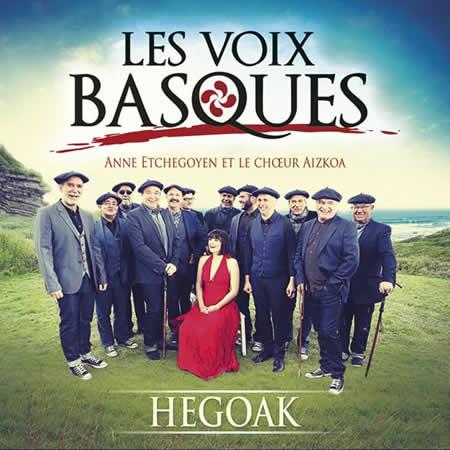 Anne Etchegoyen et le choeur Aizkoa, pochette de l'album Les Voix Basques Photo © DR