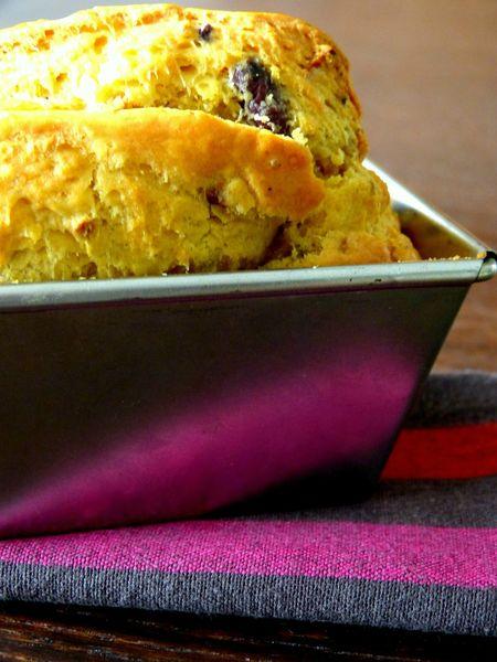 Cake aux tomates séchées, olives noires et parmesan P1000887