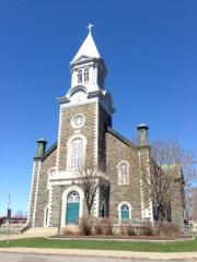 Promenade dans une ville fantôme L'Église a perdu sa belle flèche lors d'un violent orage en 1969. La vieille dame de 136 ans en a été un peu écourtée.