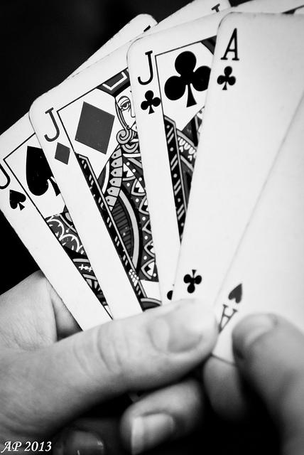 Mains / Hands Mains / Hands