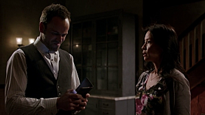 Critiques Séries : Elementary. Saison 1. Episode 21. A Landmark Story. vlcsnap-2013-05-05-17h53m35s73.png