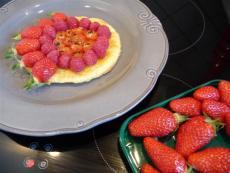 TARTE FINE AUX FRUITS ROUGE & TOMATES CERISE CONFITES P1160906 (Medium)