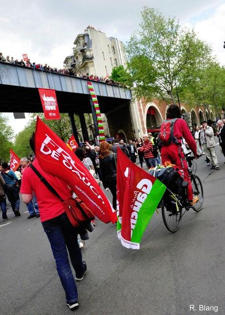 Le billet du jour : Disons que pour le consensus nous étions 180.000 dont 30.000 avec des balais ! Marche-du-05-Mai-2013_0211