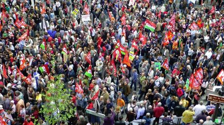 Le billet du jour : Disons que pour le consensus nous étions 180.000 dont 30.000 avec des balais ! Marche-du-05-Mai-2013_0701