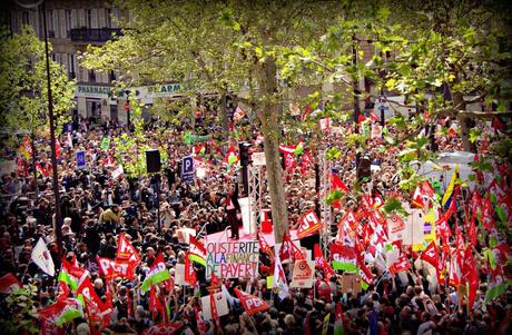 Le billet du jour : Disons que pour le consensus nous étions 180.000 dont 30.000 avec des balais ! Marche-du-05-Mai-2013_0811