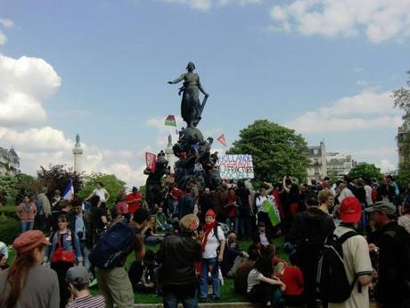 Le billet du jour : Disons que pour le consensus nous étions 180.000 dont 30.000 avec des balais ! Marche-du-05-Mai-2013_0671