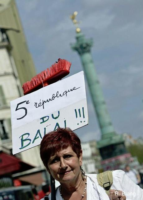 Le billet du jour : Disons que pour le consensus nous étions 180.000 dont 30.000 avec des balais ! Marche-du-05-Mai-2013_0013