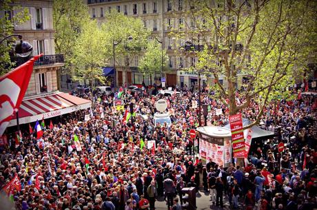 Le billet du jour : Disons que pour le consensus nous étions 180.000 dont 30.000 avec des balais ! Marche-du-05-Mai-2013_0821