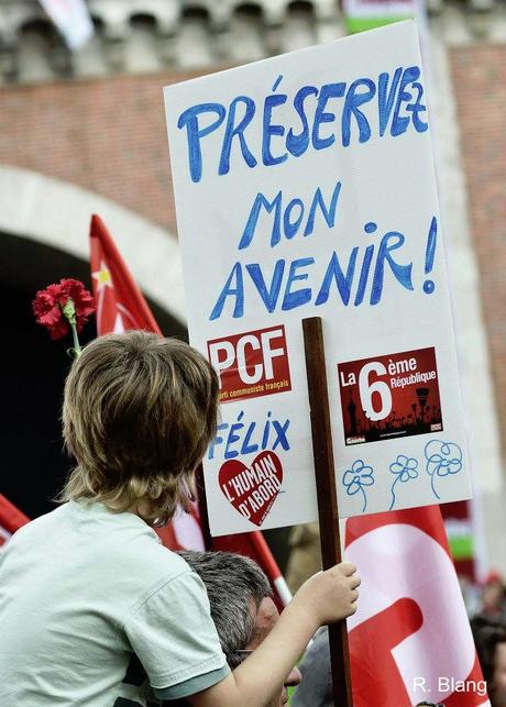 Le billet du jour : Disons que pour le consensus nous étions 180.000 dont 30.000 avec des balais ! Marche-du-05-Mai-2013_0053