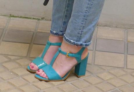 Les sandales turquoises