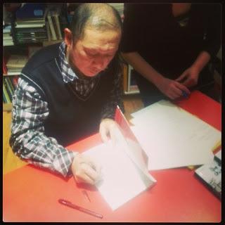 Conférence de Li Kunwu à la Hune lors de la présentation de son nouvel ouvrage : Les pieds bandés édité chez Kana Conférence de Li Kunwu à la Hune lors de la présentation de son nouvel ouvrage : Les pieds bandés édité chez Kana