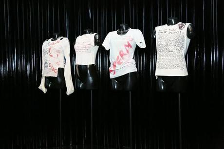 A l'intérieur de l'expo Punk : Chaos to Couture...