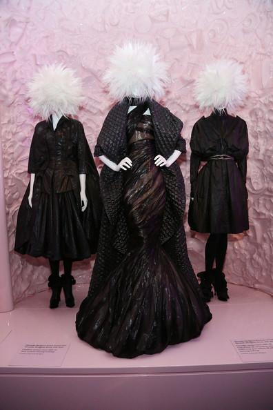 A l'intérieur de l'expo Punk : Chaos to Couture... A l'intérieur de l'expo Punk : Chaos to Couture...