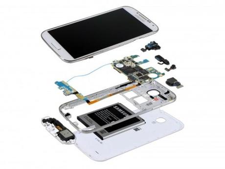 Le plastique reste plus cher que l’alu samsungs4_exploded-feature-640x480
