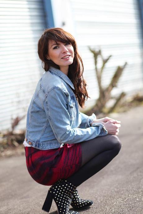 H&M boots cloutées blouson denim asos photo jupe bicolore rouge Garageband