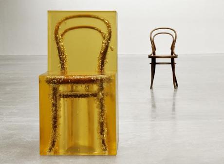CHAISE FIGÉE PAR JAEUK JUNG CHAISE FIGÉE PAR JAEUK JUNG
