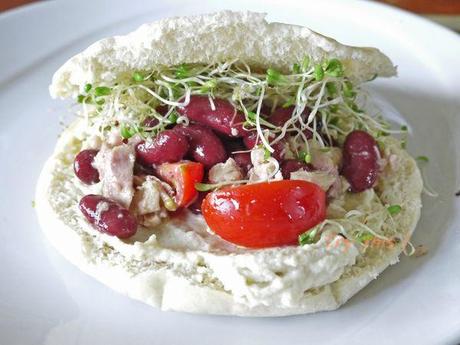 Pitas farcies façon Sud et houmous d'haricots blancs/artichauts pita printannière 1