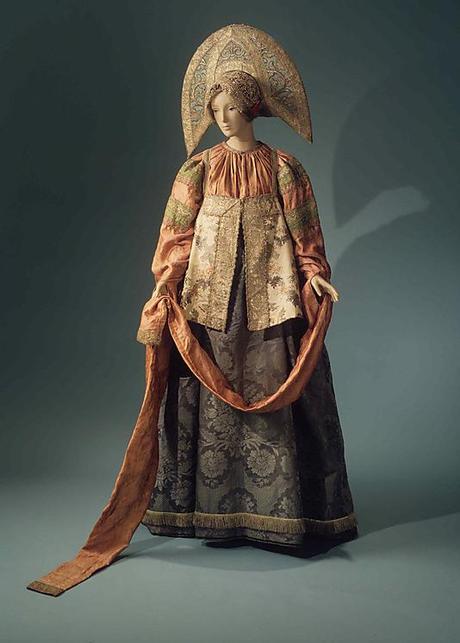 Une pièce de la collection de costumes russes de Natalia Chabelskaya
