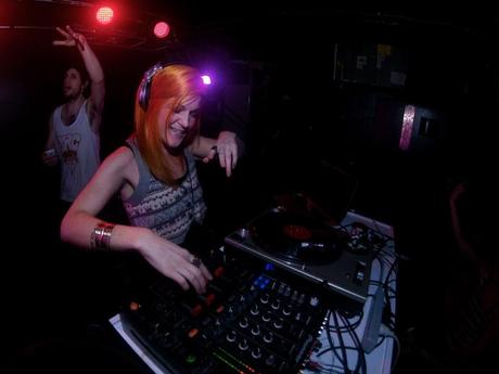 Tribulations d’une journaliste noctambule à Montréal Vilify