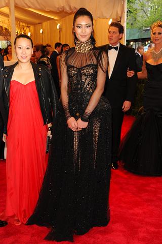 Gala du MET 2013 Liu Wen, in Alexander McQueen