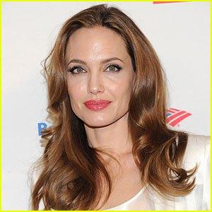 Actualité du 14/03/2013 angelina-jolie-has-bravely-completed-a-double-mastectomy1