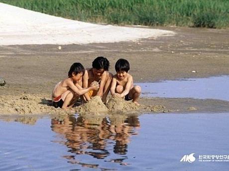 Des chansons traditionnelles d’enfants en Corée. Des chansons traditionnelles d’enfants en Corée.