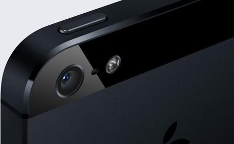 iPhone 5S : le capteur d’empreintes digitales dans le bouton d’accueil ? iPhone-5-black-camera-closeup-001