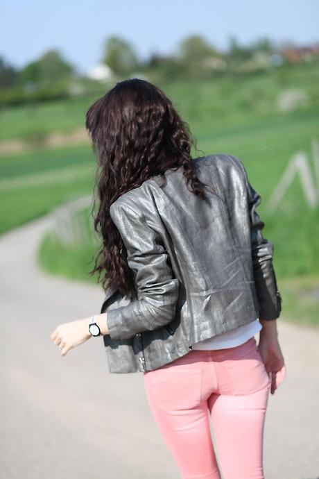 veste métallisée ikks H&M finance kills photo perfecto argente Pink campagne