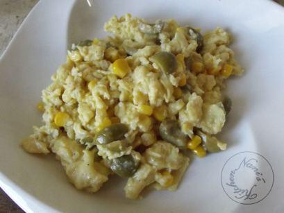 Oeufs brouillés aux olives vertes et maïs oeufs brouillés olive mais (3)