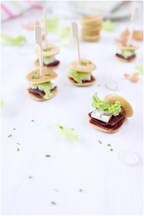 Mini sandwichs de pancake à la Fourme dAmbert Mini sandwichs de pancake à la Fourme dAmbert