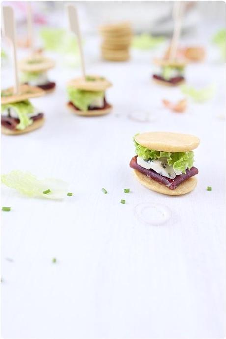 Mini sandwichs de pancake à la Fourme dAmbert Mini sandwichs de pancake à la Fourme dAmbert