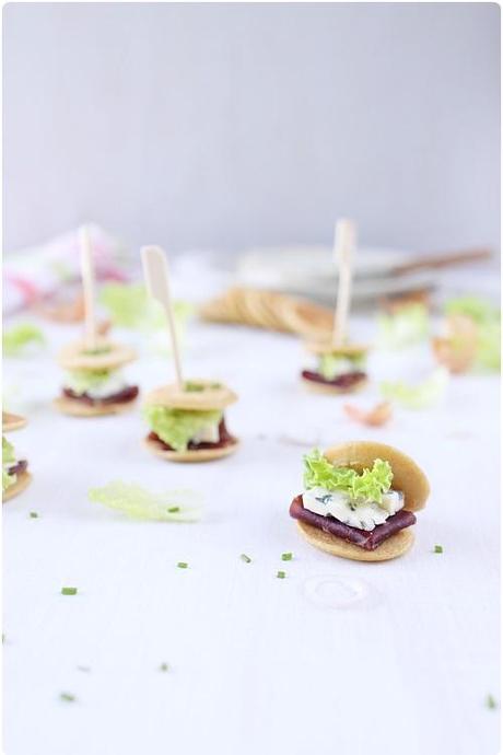 Mini sandwichs de pancake à la Fourme dAmbert Mini sandwichs de pancake à la Fourme dAmbert