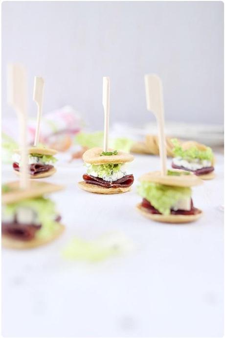 Mini sandwichs de pancake à la Fourme dAmbert Mini sandwichs de pancake à la Fourme dAmbert