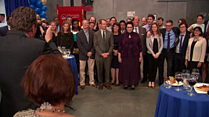Critiques Séries : The Office. Saison 9. Episode 24. Finale. vlcsnap-2013-05-17-15h26m27s31.png