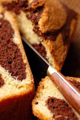 Le vendredi et des fois le samedi, c'est retour vers le futur…Quand on a des envies simplement réconfortantes, marbré choco-vanille ! Le vendredi et des fois le samedi, c'est retour vers le futur…Quand on a des envies simplement réconfortantes, marbré choco-vanille !