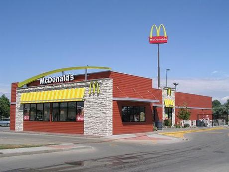 un restaurant McDonald's un restaurant McDonald's