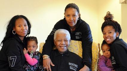 Afrique du Sud : Nelson Mandela assigné en justice par ses filles