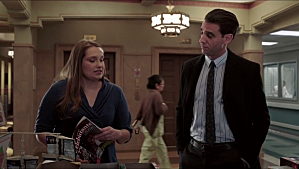 Critiques Séries : Nurse Jackie. Saison 5. Episode 6. Walk of Shame. vlcsnap-2013-05-19-23h33m22s84.png