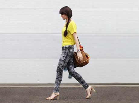 yellow top lin tendance jaune somewhere sandales dorées H&M 3 suisses photo blogueuse mode Yellow