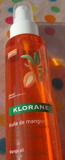 Gamme au beurre de mangue de chez Klorane, parfaite pour mes cheveux secs. Gamme au beurre de mangue de chez Klorane, parfaite pour mes cheveux secs.