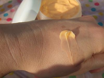 Gamme au beurre de mangue de chez Klorane, parfaite pour mes cheveux secs. Gamme au beurre de mangue de chez Klorane, parfaite pour mes cheveux secs.